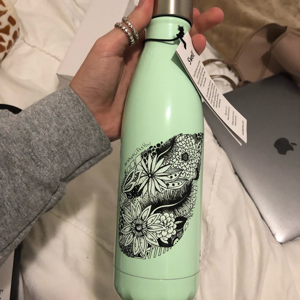 Swell water bottle